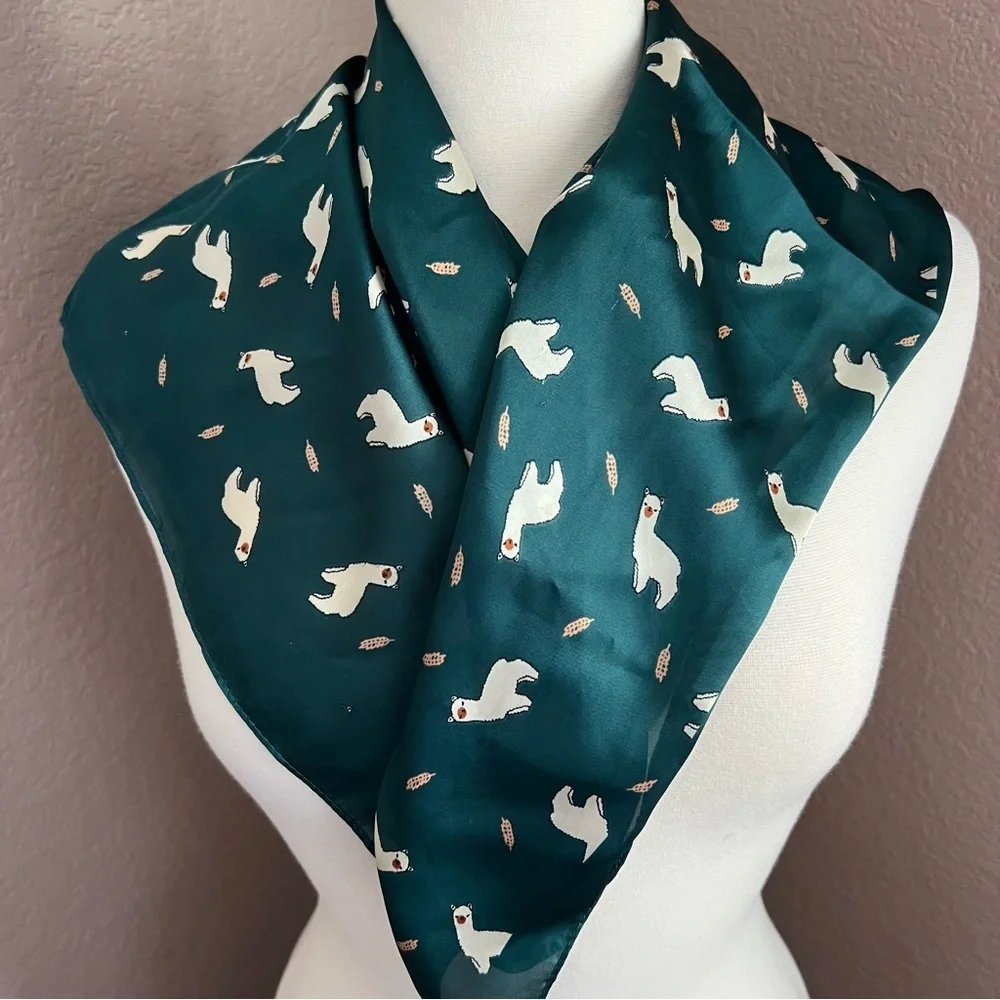🧣 Teal Scarf with White Llamas & Feathers Print